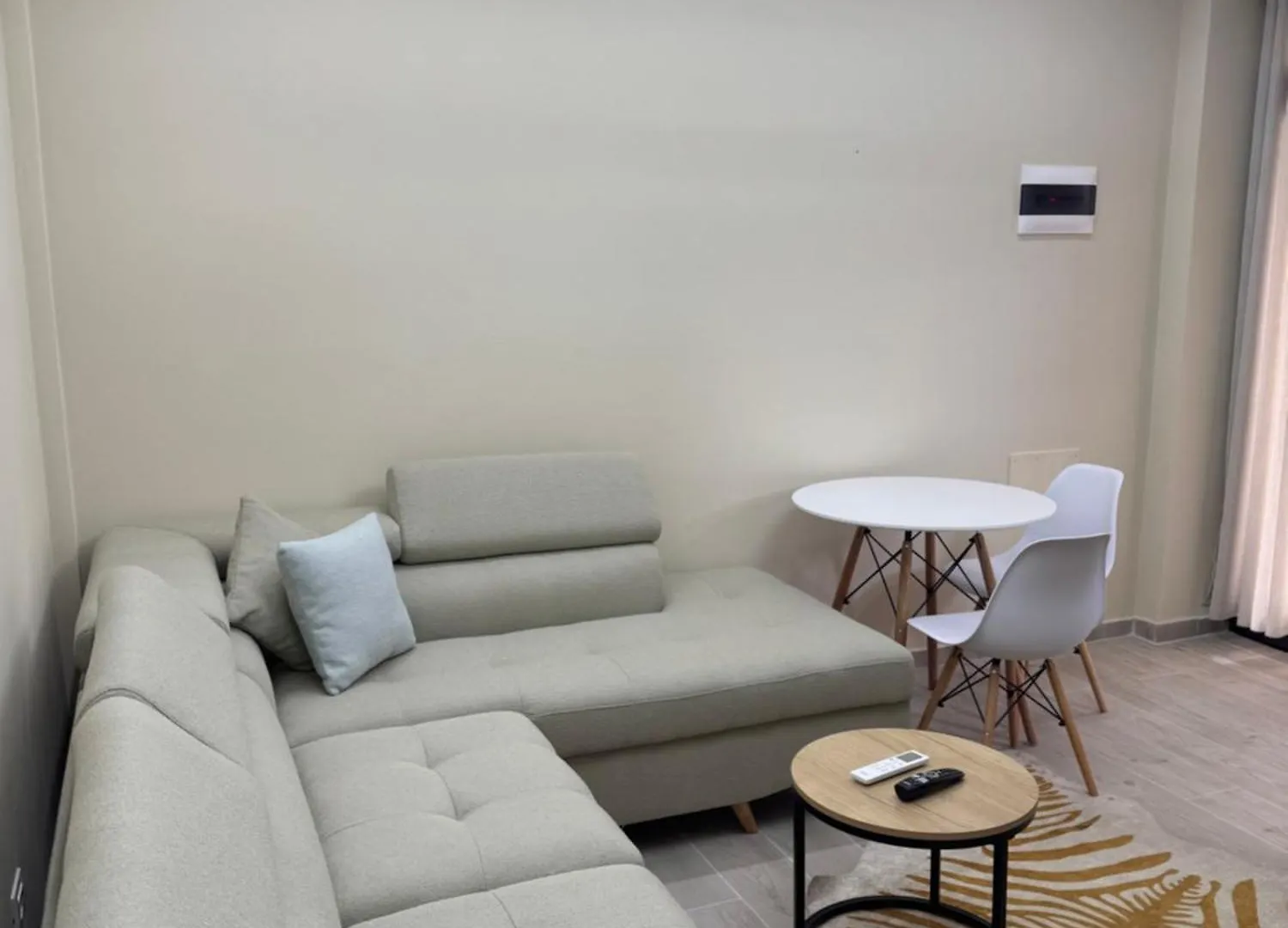 Fab'S Apartments دراس 0*,